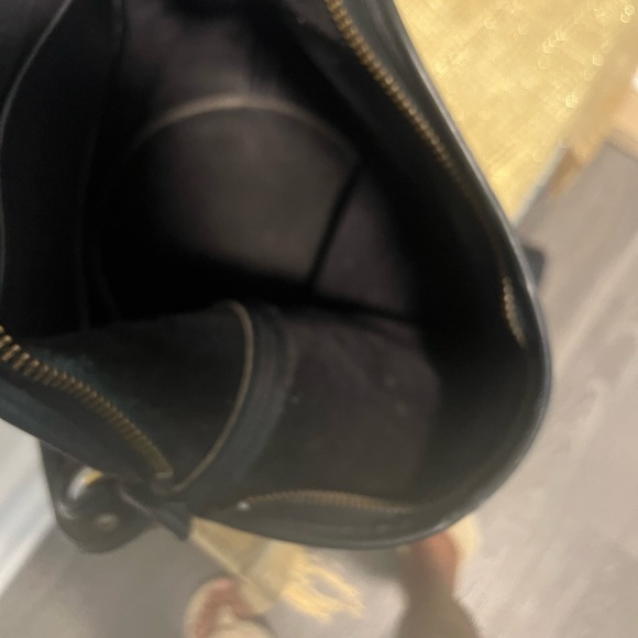 Vintage Large Coach Black Leather Bag with Brass Details.. - Picture 8 of 8